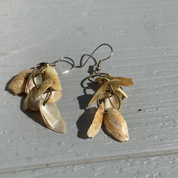 Shell Chip Earrings Dangle hook pierced 2” long - Picture 4 of 7